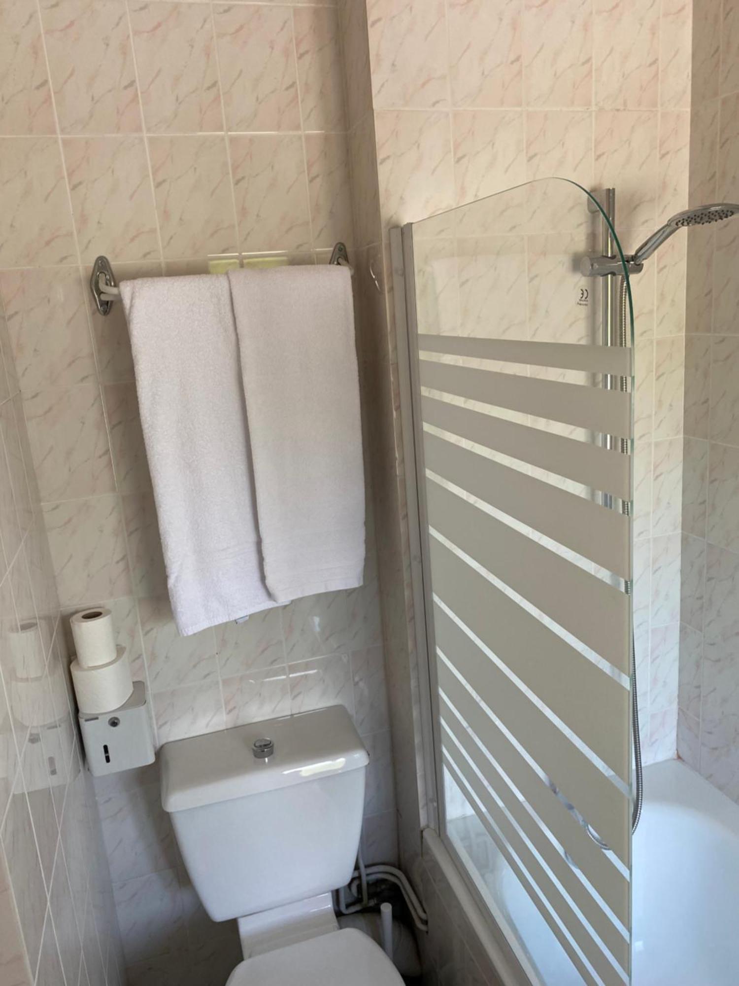 Hotel-Restaurant Les Trois Maures Verdun-sur-le-Doubs Quarto foto